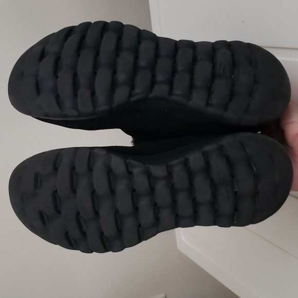 Sketchers Black leather winter boots with faux fur lining, women's size 7 - Picture 6 of 8